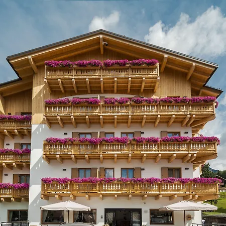 Camina Suite And Spa-2